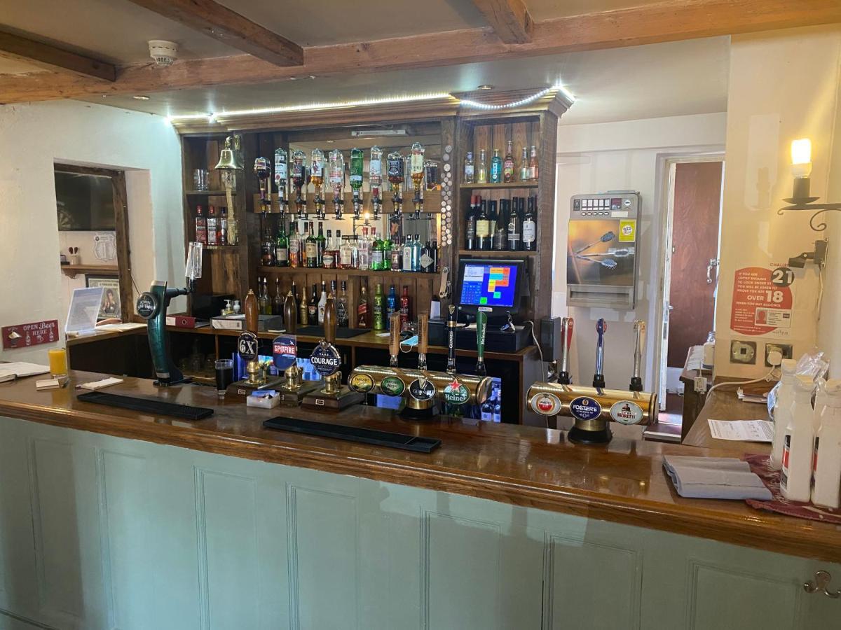 The Coach And Horses Bed & Breakfast Winchester Eksteriør bilde