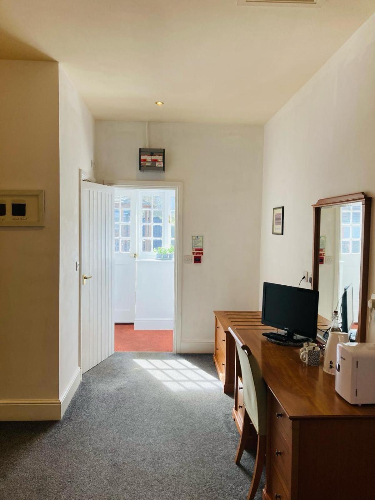 The Coach And Horses Bed & Breakfast Winchester Eksteriør bilde